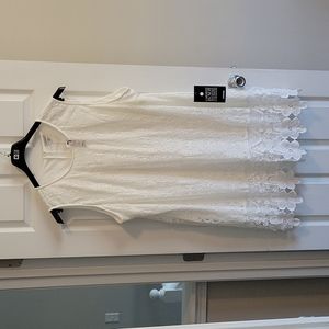 white lace sleeveless dress